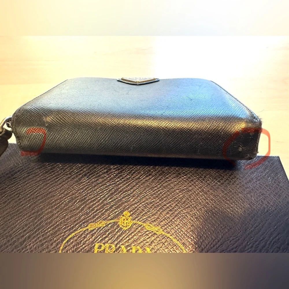 Prada Wallet - Picture 8 of 9